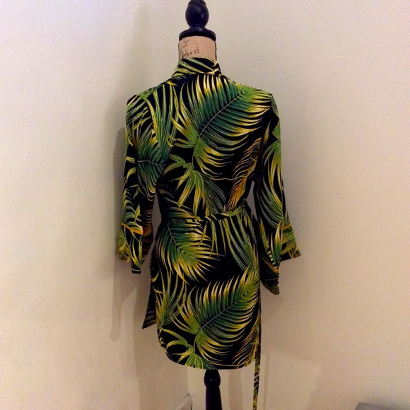 Jennifer Grace Conga Wrap - Picture 2 of 2